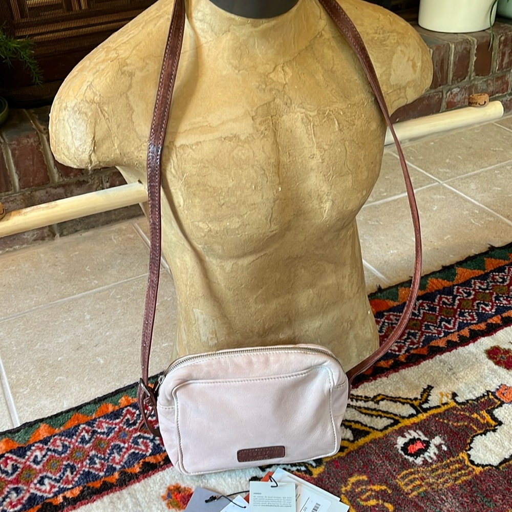 Leibeskind Berlin creamy tan leather crossbody purse.